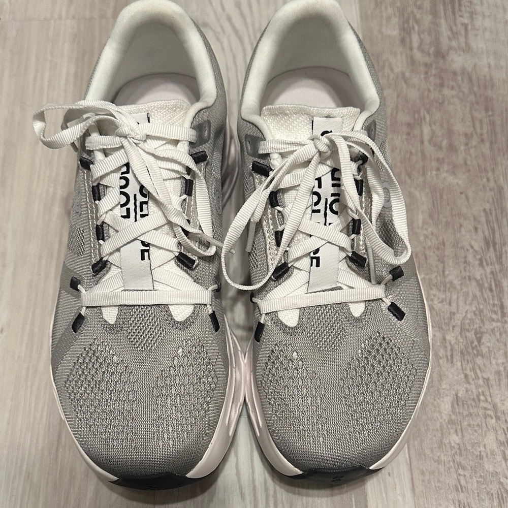 On cloud eclipse oncloud running sneakers